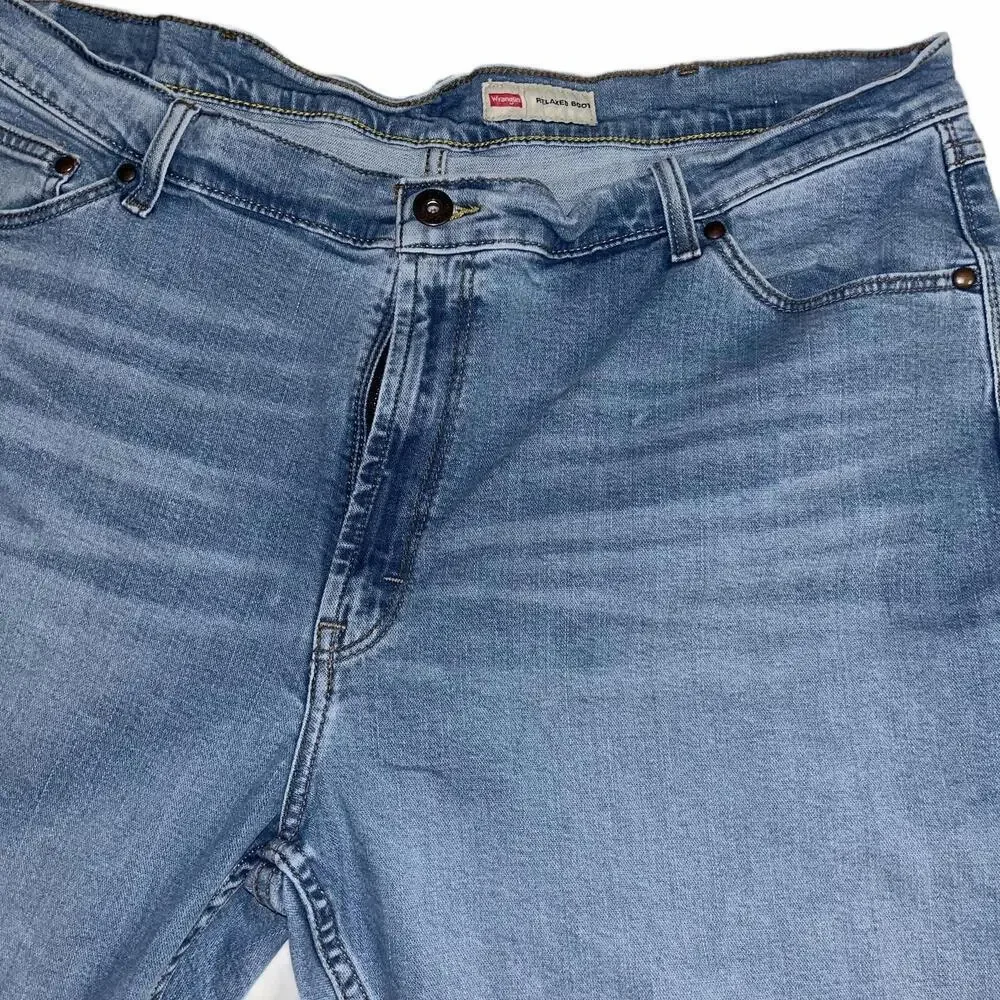 Wrangler Relaxed Bootcut Mens W42 x L30 Classic Light Wash Blue Denim Jeans - Picture 4 of 9